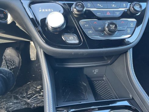 New 2026 Chrysler Pacifica Limited image 23