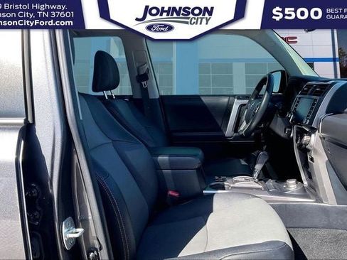 Used 2022 Toyota 4Runner SR5 Premium w/ Moonroof Package AWD/4WD image 31