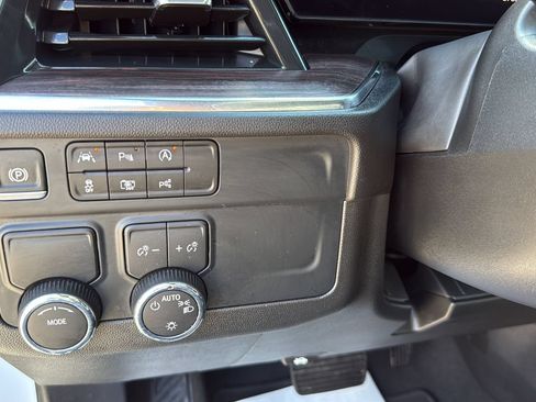 Used 2025 Chevrolet Tahoe LT RWD image 17