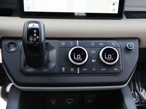 Certified 2023 Land Rover Defender 110 X-Dynamic SE image 22