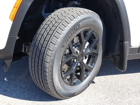 New 2026 Jeep Grand Cherokee Altitude AWD/4WD image 11