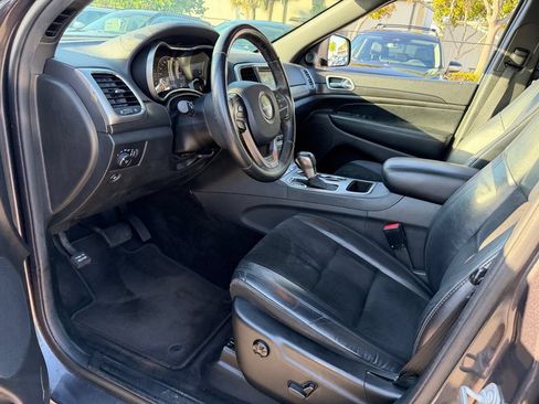 Used 2018 Jeep Grand Cherokee Laredo RWD image 11