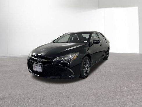 Used 2017 Toyota Camry XSE FWD image 2