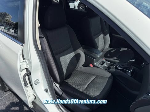 Used 2020 Nissan Rogue SV FWD image 9