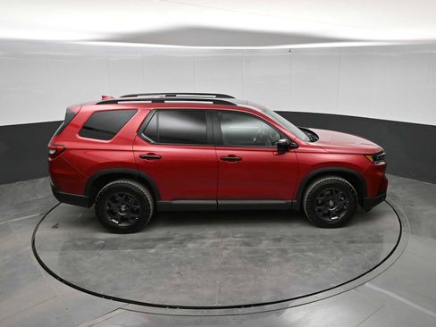 Used 2025 Honda Pilot TrailSport image 31
