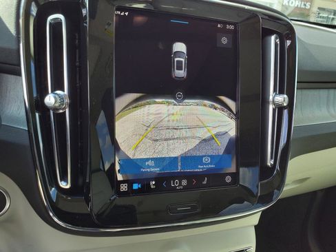 Certified 2025 Volvo XC40 B5 Ultra w/ Climate Package image 19