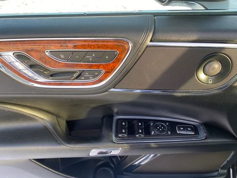 Used 2019 Lincoln Continental Reserve w/ Rear-seat Package image 12