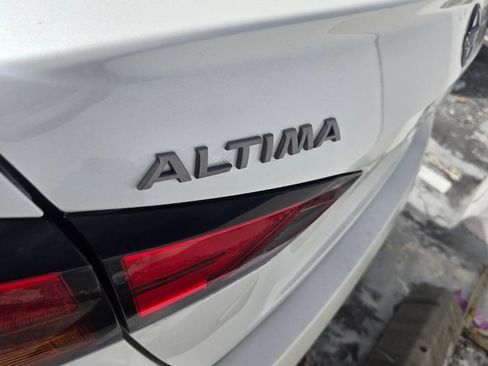 Used 2024 Nissan Altima 2.5 SR w/ SR Premium Package FWD image 11