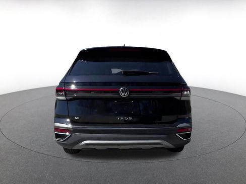 Used 2025 Volkswagen Taos SE image 12