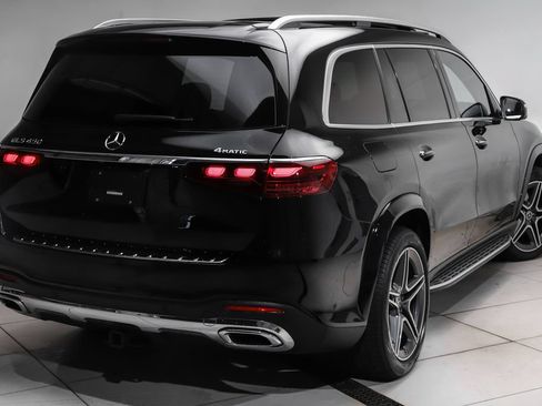 Used 2024 Mercedes-Benz GLS 450 4MATIC image 3