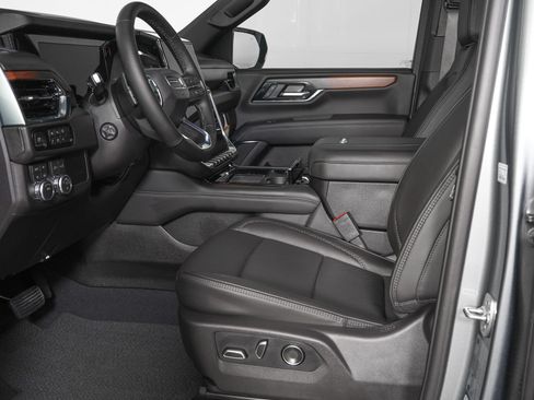Used 2026 GMC Yukon XL Denali w/ Sun & Power Step Package AWD/4WD image 15