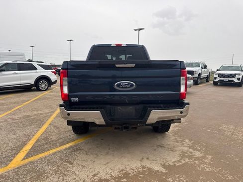 Used 2017 Ford F250 XLT w/ XLT Premium Package AWD/4WD image 3