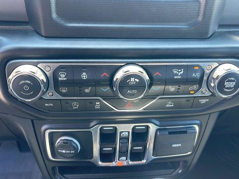 Used 2022 Jeep Wrangler Unlimited Sport AWD/4WD image 24
