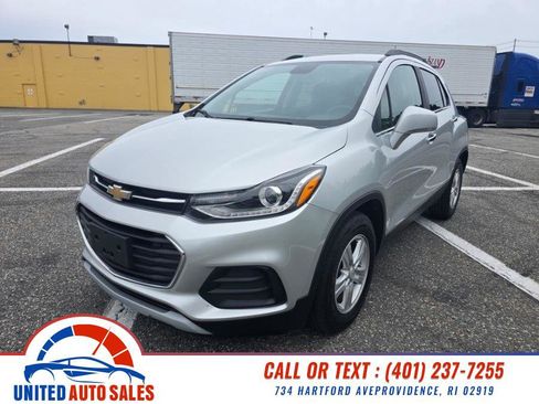 Used 2019 Chevrolet Trax LT w/ LT Convenience Package FWD image 1