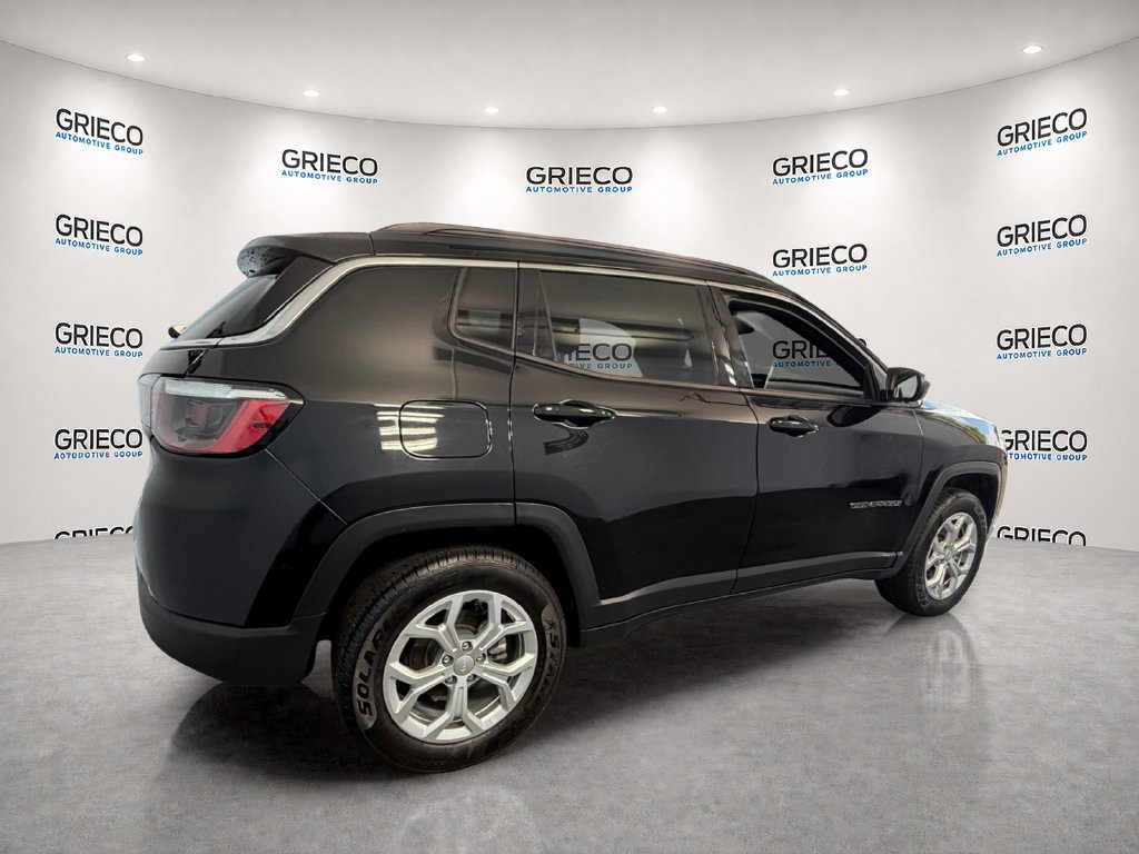 Used 2024 Jeep Compass Latitude AWD/4WD image 14
