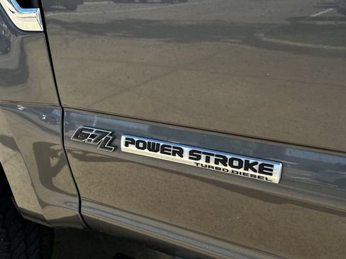 Used 2022 Ford F350 Lariat w/ Lariat Ultimate Package AWD/4WD image 9