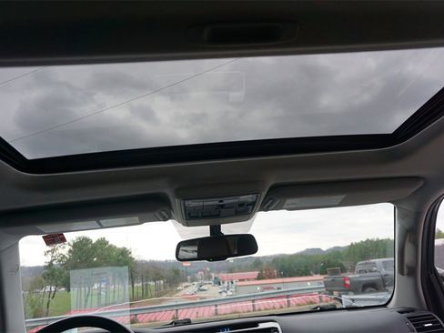 Used 2016 Toyota 4Runner Limited image 11