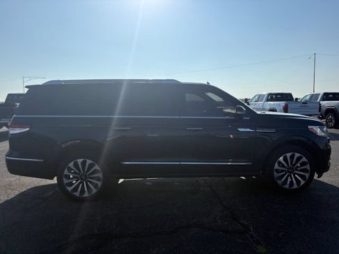 Used 2023 Lincoln Navigator L Reserve AWD/4WD image 5