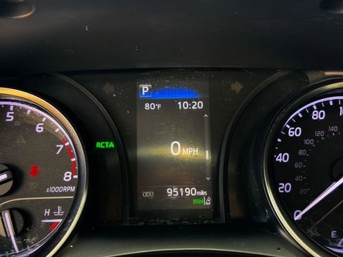 Used 2021 Toyota Camry SE w/ Convenience Package FWD image 12