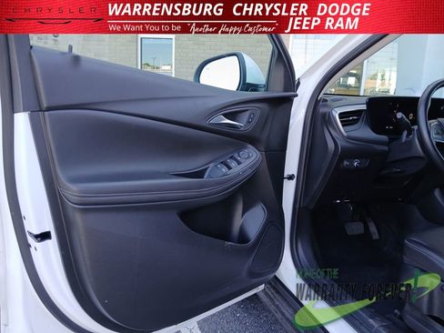 Used 2024 Buick Encore GX Sport Touring AWD/4WD image 12