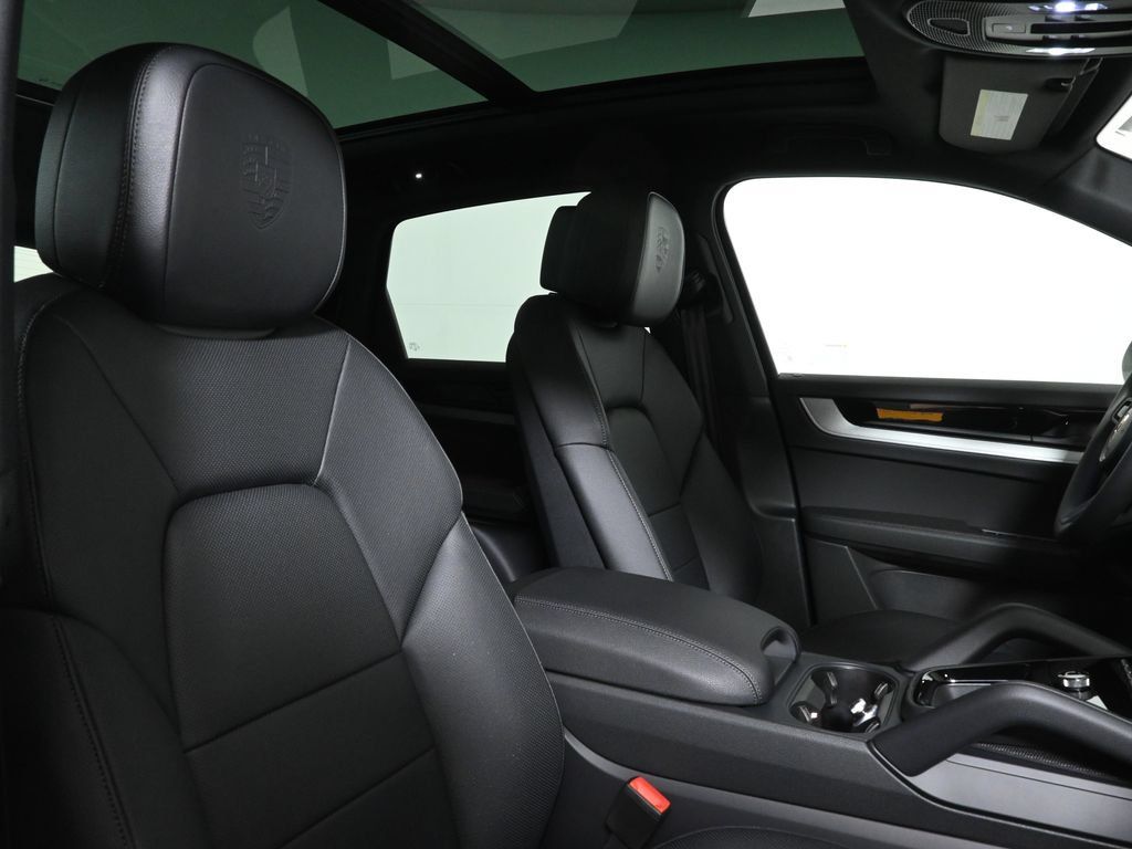 Used 2026 Porsche Cayenne AWD/4WD image 37