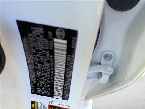 Certified 2020 Toyota Camry LE image 23