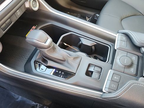 Used 2025 Toyota Grand Highlander AWD image 17