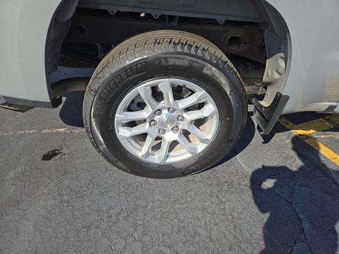 Used 2024 Chevrolet Silverado 1500 LT AWD/4WD image 23