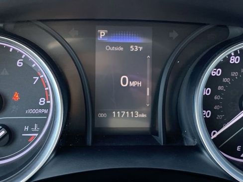 Used 2018 Toyota Camry LE image 20