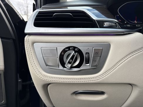 Used 2022 BMW ALPINA B7 xDrive image 21