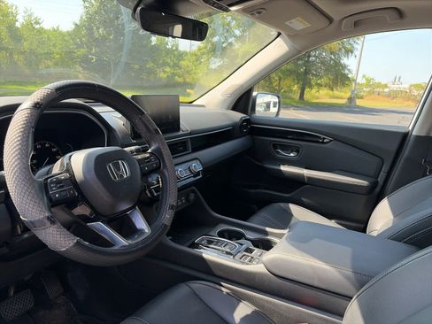 Used 2024 Honda Pilot Touring image 5