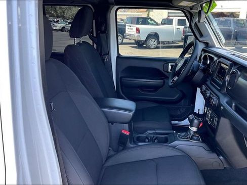 Used 2023 Jeep Gladiator Sport AWD/4WD image 7