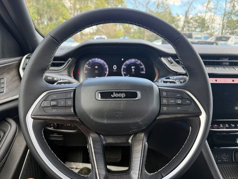 New 2026 Jeep Grand Cherokee L Limited w/ Luxury Tech Group II RWD image 20