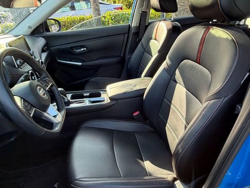 Used 2023 Nissan Sentra SR w/ SR Premium Package FWD image 9