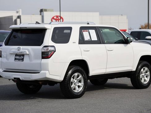 Used 2018 Toyota 4Runner SR5 Premium image 4