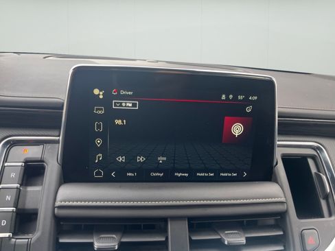 Used 2023 GMC Yukon SLT AWD/4WD image 9