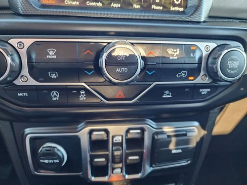 Used 2023 Jeep Gladiator Overland AWD/4WD image 29