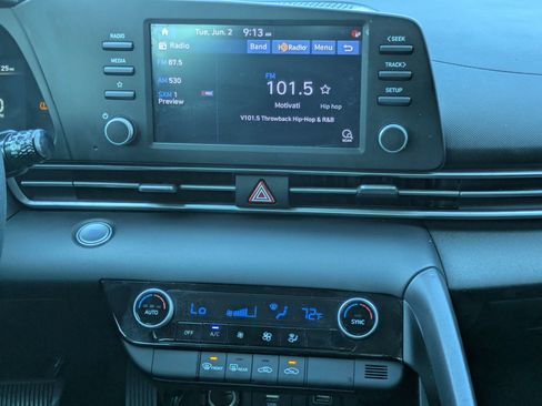Used 2023 Hyundai Elantra SEL FWD image 14