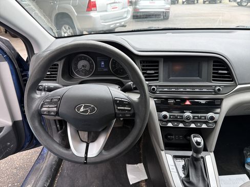 Used 2020 Hyundai Elantra SE FWD image 4