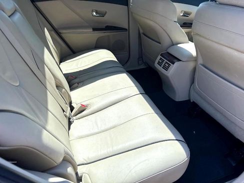 Used 2011 Toyota Venza AWD image 7