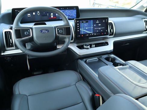 New 2025 Ford Expedition Active image 2