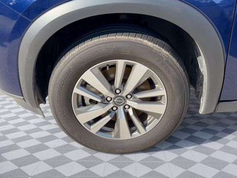Used 2025 Nissan Pathfinder SL AWD/4WD image 13