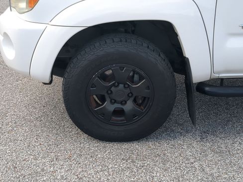 Used 2011 Toyota Tacoma PreRunner w/ SR5 Pkg #2 RWD image 10