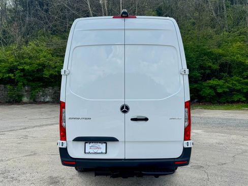 Used 2025 Mercedes-Benz Sprinter 2500 image 9