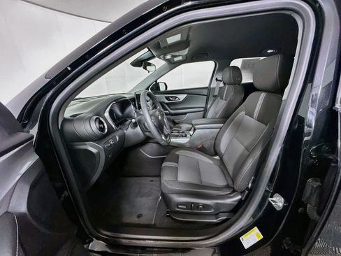 Used 2025 Chevrolet Blazer LT FWD image 13