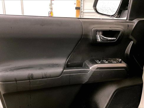 Used 2022 Toyota Tacoma TRD Off-Road image 22
