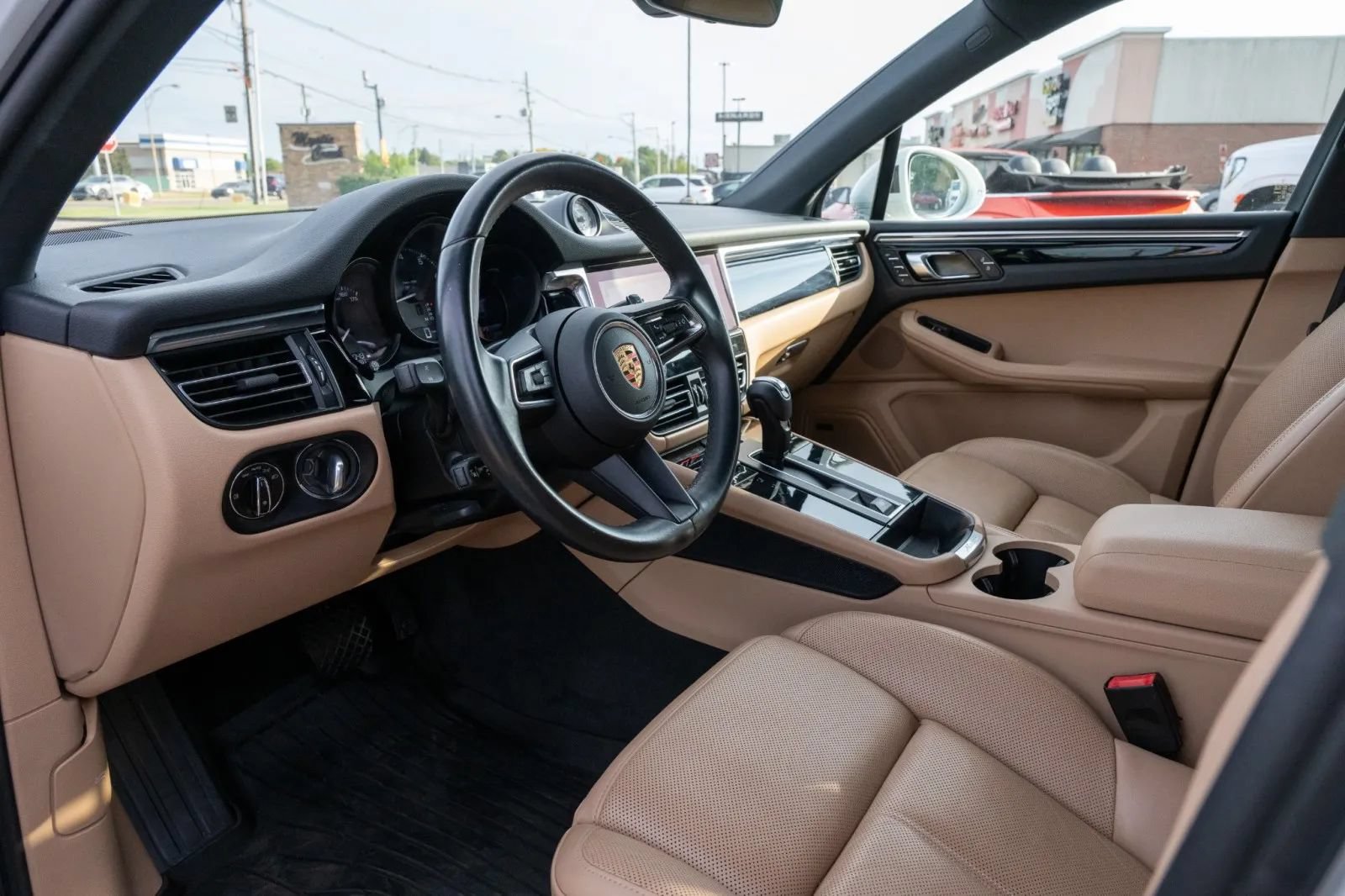 Used 2024 Porsche Macan w/ Premium Plus Package AWD/4WD image 35