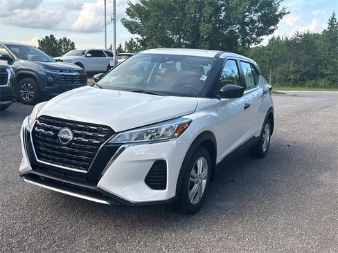 New 2025 Nissan Kicks Play S image 8