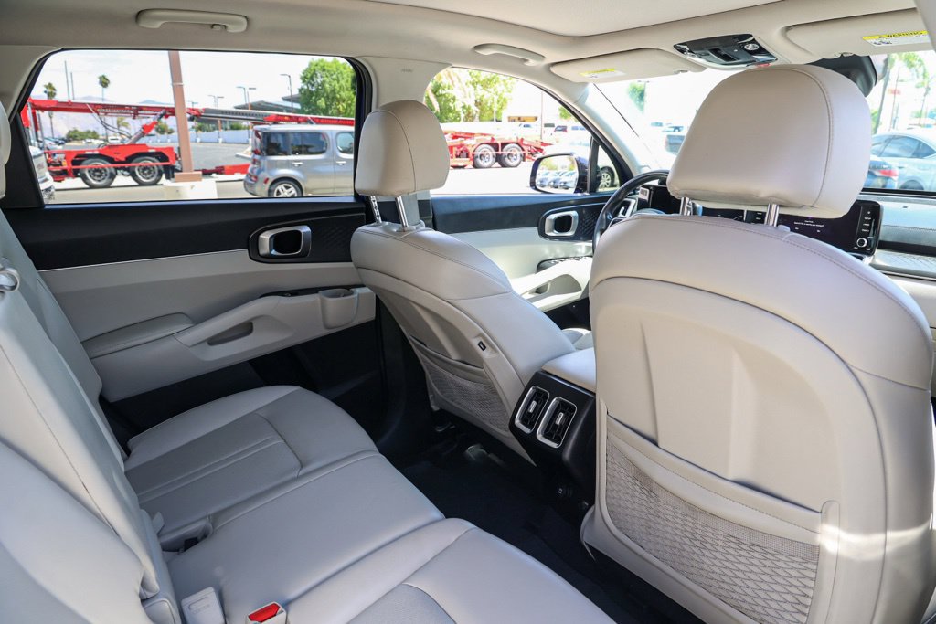 Used 2023 Kia Sorento S w/ Panoramic Sunroof Package FWD image 18