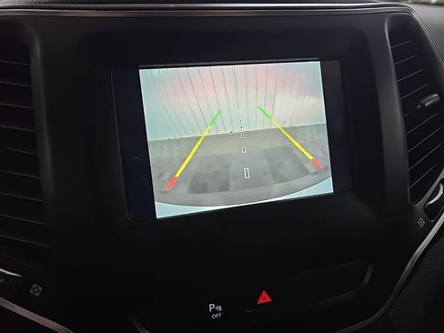 Used 2020 Jeep Cherokee Latitude Plus w/ Cold Weather Group image 23